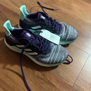 Adidas Solar Glide women’s running sneakers. Size 7 US